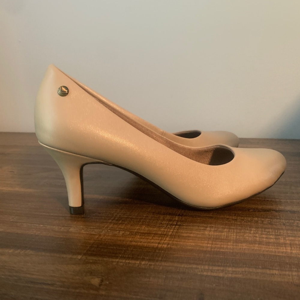 LifeStride  Parigi Slip On Taupe Pumps Size 8.5W